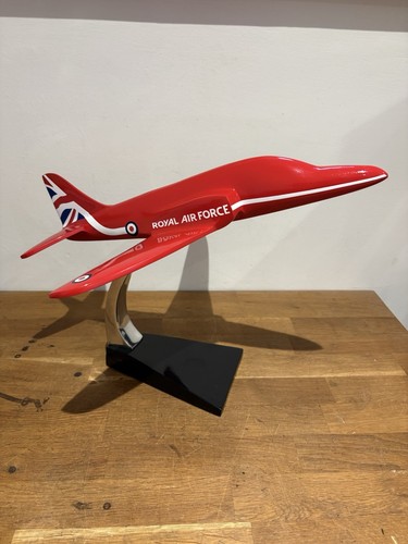Large red arrows metal - red,